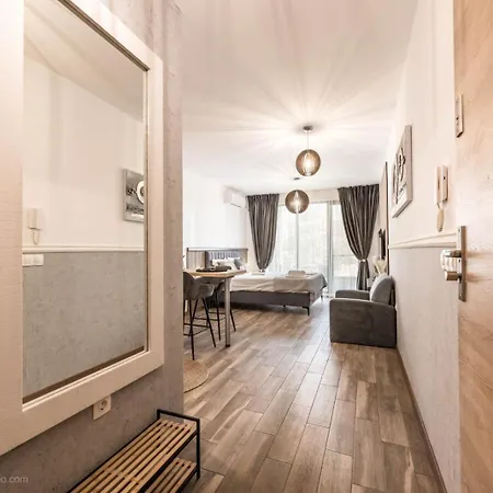 Azur Apartment Warna