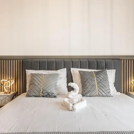 Azur Apartment Warna